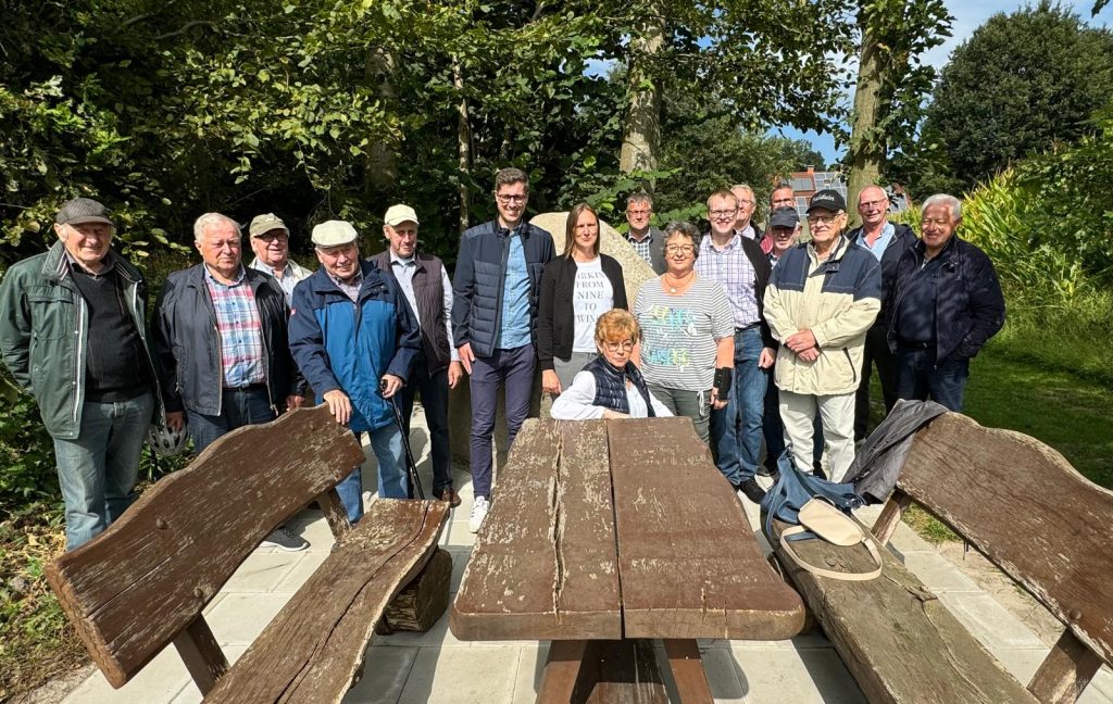 Radtour der CDU-Neuscharrel bei strahlendem Sonnenschein